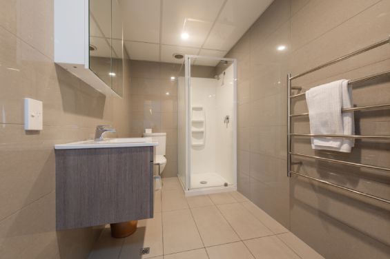 Queen Studio - bathroom and shower